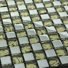 La mosaïque en verre colorée PVD la taille adaptée aux besoins du client par machine de métallisation sous vide