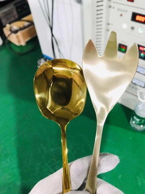 Machine de revêtement par pulvérisation à magnétons à plusieurs arcs pour ustensiles de cuisine en acier inoxydable