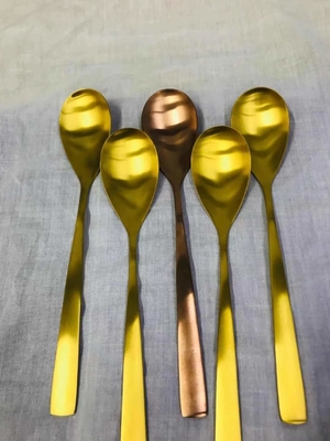 Machine de revêtement par pulvérisation à magnétons à plusieurs arcs pour ustensiles de cuisine en acier inoxydable