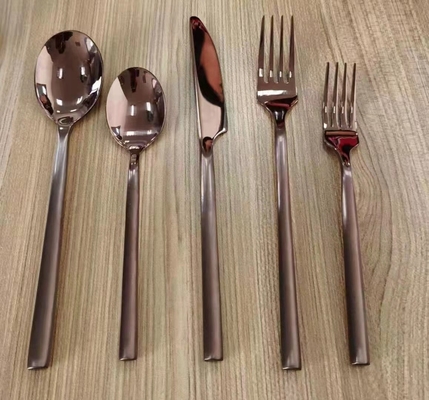 Équipement PVD pour les robinets d'évier de cuisine en acier inoxydable
