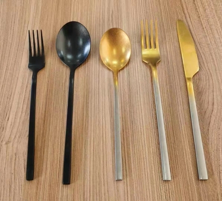 Équipement PVD pour les robinets d'évier de cuisine en acier inoxydable