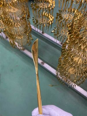 Machine de revêtement sous vide à dépôt physique en phase vapeur (PVD) multi-arc ionique pour montres et outils