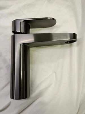 Machine de revêtement sous vide PVD entièrement automatique pour revêtements décoratifs avec équipement de revêtement multi-arc économe en énergie