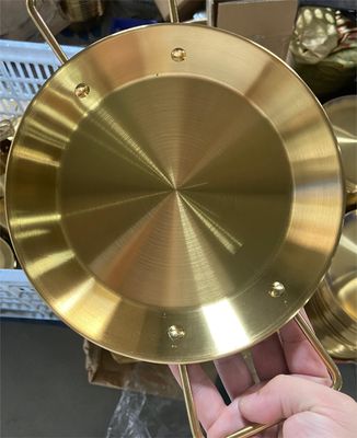 Machine de revêtement sous vide PVD métallisation/Machine de revêtement multi-arc pour bouteilles/bracelets/quincaillerie