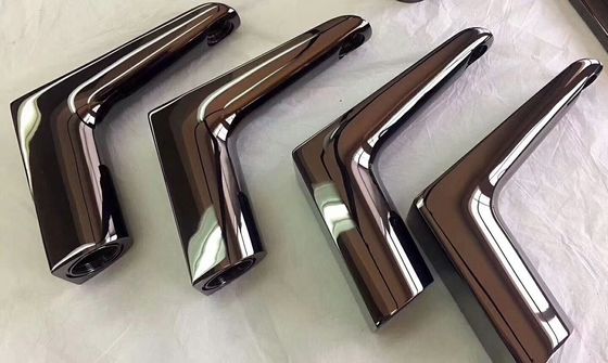 Temps de cycle rapide Machine de revêtement de métallisation sous vide par évaporation de plastique Pvd fiable avec nettoyage au plasma