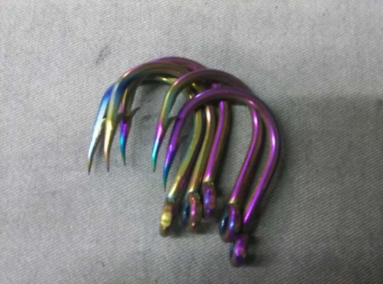 Machine de dépôt PVD multi-arcs entièrement automatique avec chambre à vide sur mesure pour bijoux et quincaillerie