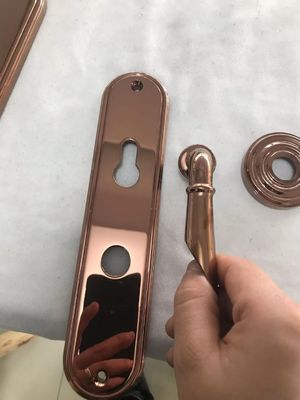 Machine de revêtement sous vide PVD noir pour meubles en acier inoxydable à porte simple verticale