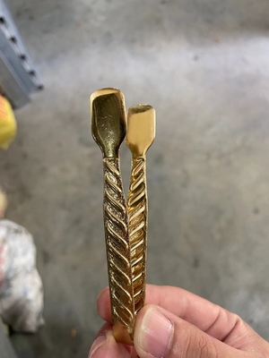 Fabriqué sur commande, porte en acier inoxydable automatique, poignée de porte, arc de vide cathodique