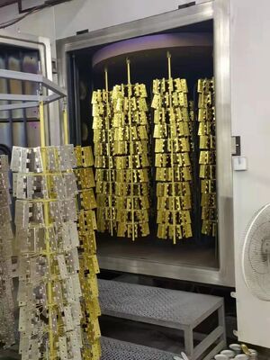 Machine de revêtement sous vide PVD avec revêtement anticorrosion haute résistance à l'usure et système de contrôle automatique complet pour les pièces de serrure