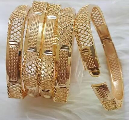 Machine de revêtement PVD résistante aux rayures avec production à haut rendement et système de contrôle automatique complet pour bijoux