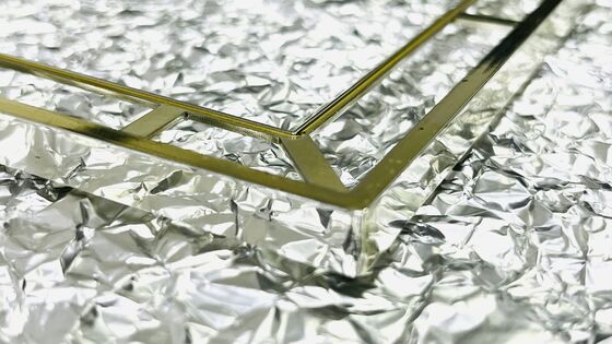 Système de revêtement sous vide à basse température pour composants en plastique avec finitions décoratives et revêtement PVD anti-tarnish