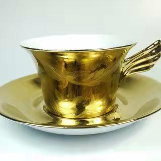 Machine de revêtement PVD automatique complet de couleur vive pour tasses en céramique avec des normes de sécurité alimentaire