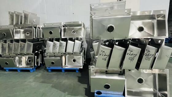Machine de revêtement PVD de qualité alimentaire avec technologie anti-huile pour éviers de cuisine et de salle de bain en acier inoxydable