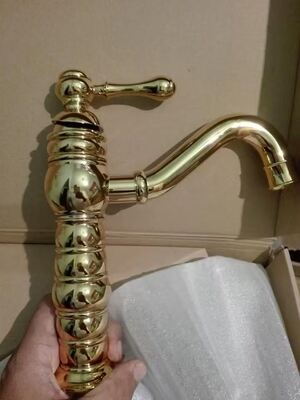 Finitions métalliques mates et miroir de luxe grâce à l'apparence améliorée du robinet sanitaire PVD, populaire pour les marques d'appareils sanitaires haut de gamme pour salles de bains et cuisines.