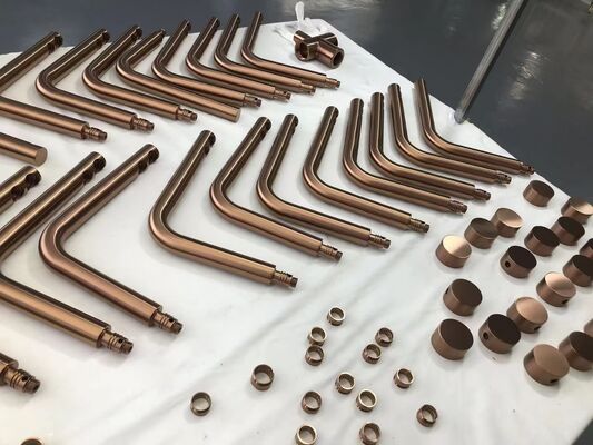 Finitions métalliques mates et miroir de luxe grâce à l'apparence améliorée du robinet sanitaire PVD, populaire pour les marques d'appareils sanitaires haut de gamme pour salles de bains et cuisines.
