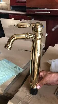 Équipement de revêtement PVD entièrement automatique résistant à la corrosion et à haute brillance avec chambre à vide sur mesure pour les articles sanitaires
