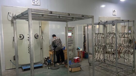 Machine de revêtement sous vide PVD avec revêtement miroir lumineux, forte adhérence et système de contrôle automatique complet