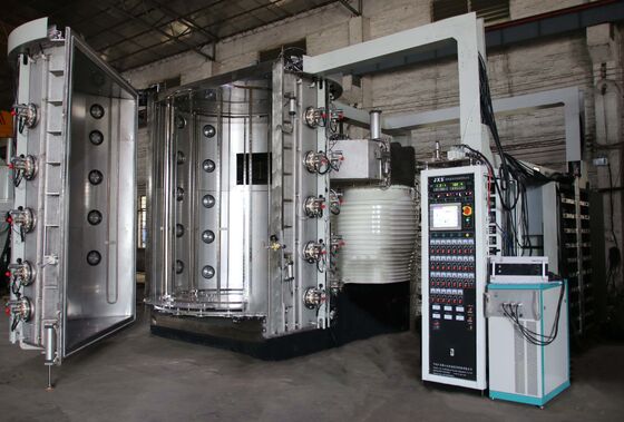 Un bon prix. Machine de revêtement PVD anti-dégradation avec technologie de revêtement dur et système de contrôle automatique complet pour le matériel de porte en ligne